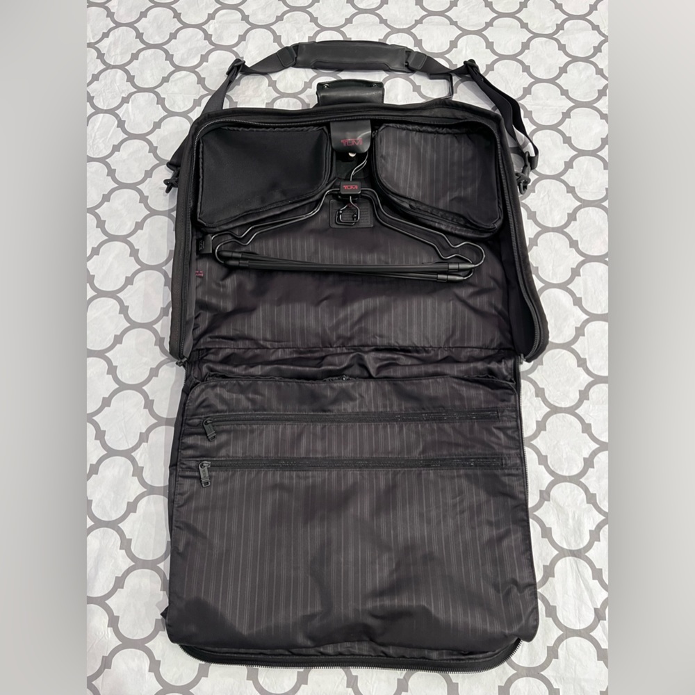 Tumi Alpha TriFold Garment Bag Black 22136dh Shoulde… Gem